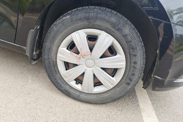 Used Volkswagen Jetta 2015 Value Edition 1.6L Automatic Fashion Version Right Front Wheel Hub