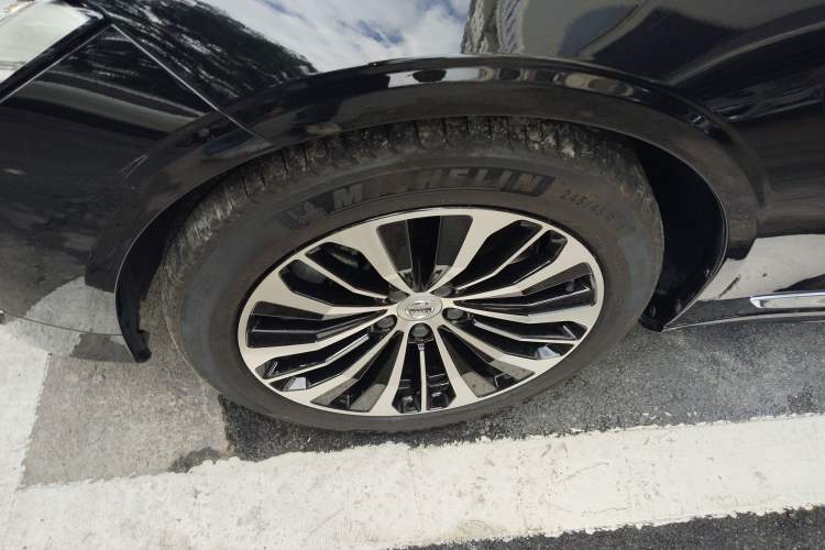 Used Volvo S90 New Energy 2025 Plug-in Hybrid Four-Wheel Drive Long-Range Zhiyi Luxury Edition Left Front Wheel Hub