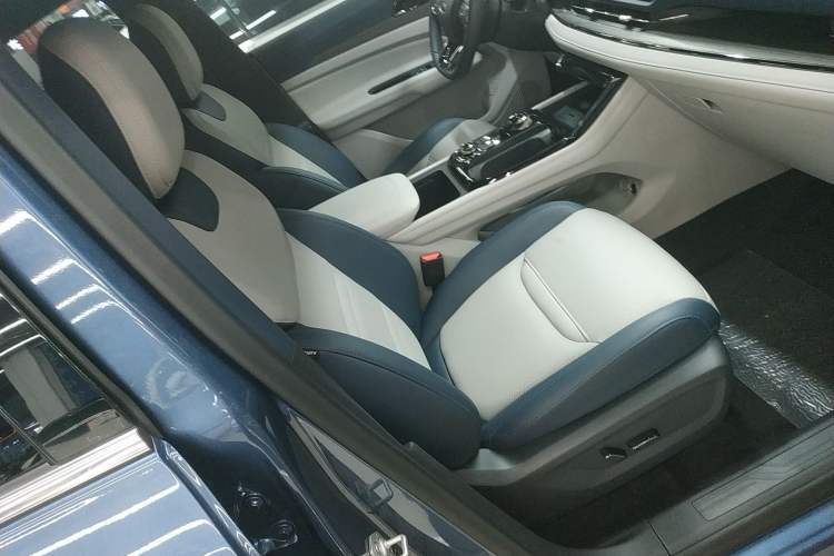 Used Ford Equator Sport 2023 EcoBoost 170 Premier PLUS Model Right Front Seat