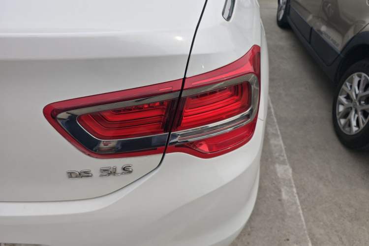 Used DS 5LS 2015 1.6T Elegant Edition THP160
