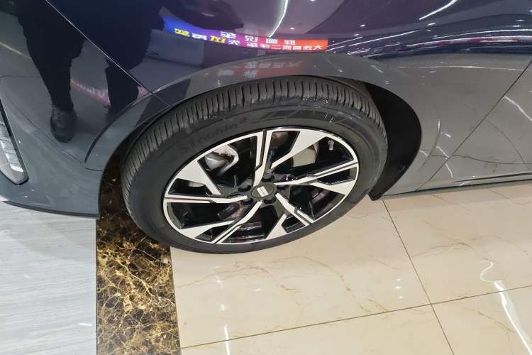 Used Geely Galaxy L6 2023 125km Starship