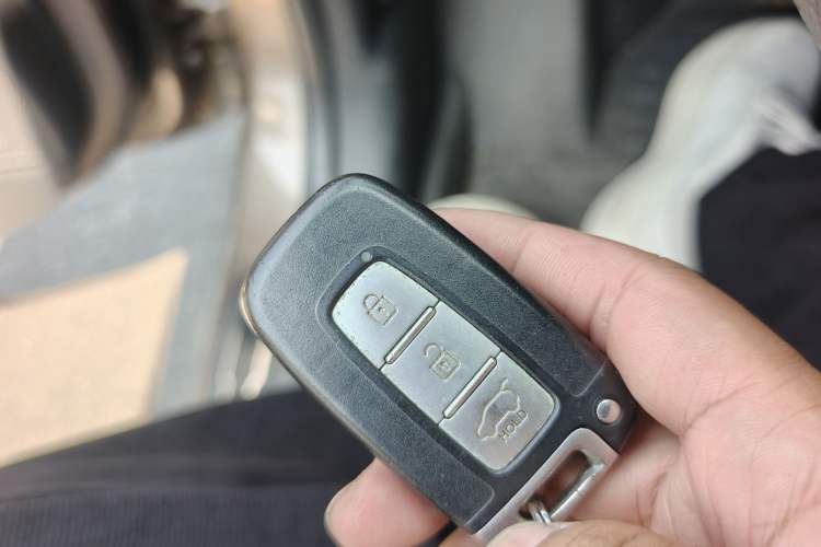 Used Kia Sportage R 2012 2.0L Automatic Two-Wheel Drive NAVI