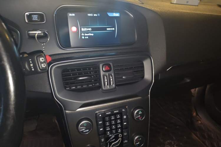 Used Volvo V40 2015 1.6T Zhiyi Edition