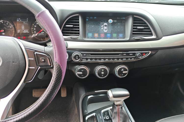 Used GAC Trumpchi GA6 2016 235T DCT Elite Edition Audio And AC Panel