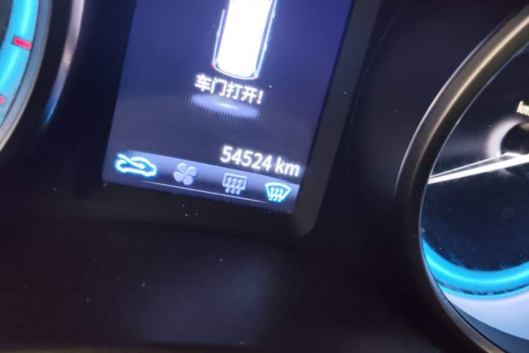 Used Cowin V3 2016 1.5L Manual SmartConnect II Navigation Version Odometer Close Up