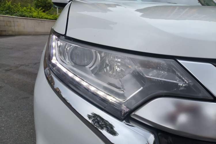 Used Mitsubishi Outlander 2019 2.0L Two-Wheel Drive Comfort Edition 5 Seats China V Standard Right Front Headlight