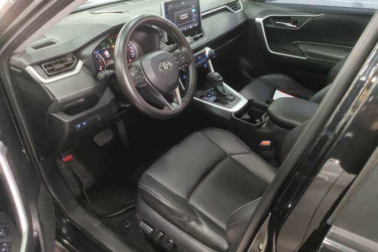 Used Toyota Wildlander 2020 2.0L CVT Two-Wheel Drive Luxury Edition Left Front Seat