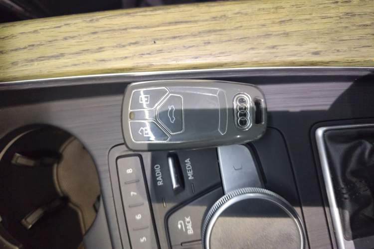 Used Audi A4L 2019 40 TFSI Fashion Edition China VI Emission Standard