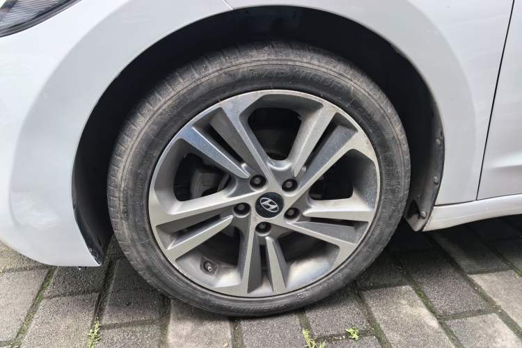 Used Hyundai Elantra (6th Generation / Lingdong) 2018 1.6L Automatic 15th Anniversary Special Edition Left Front Wheel Hub