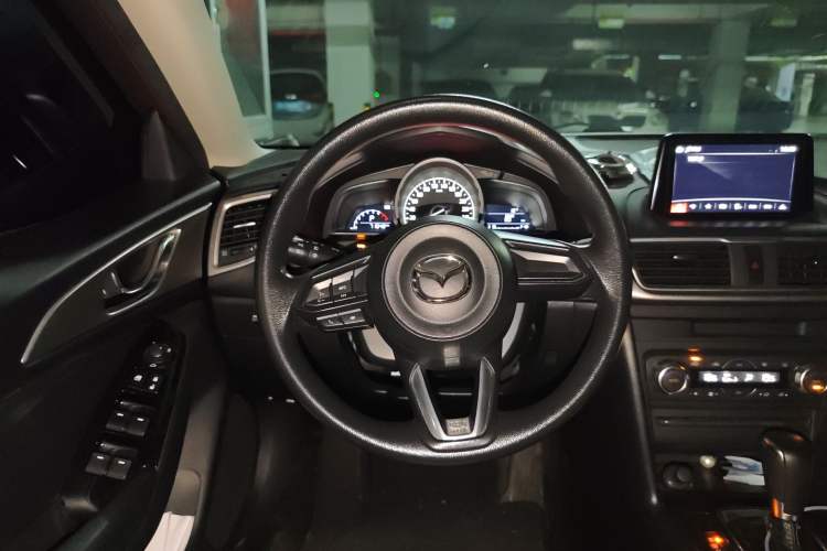 Used Mazda 3 Axela 2017 Sedan 1.5L Automatic Luxury Model Emission Standard China V
