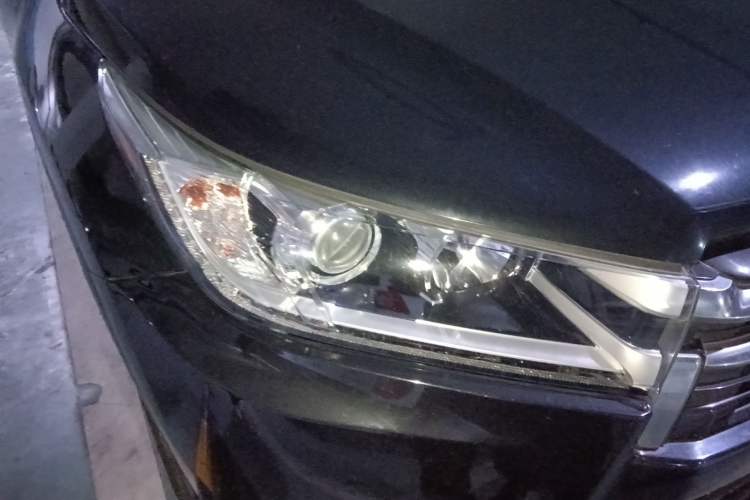 Used Toyota Highlander 2018 2.0T Four-Wheel Drive Prestige Version 7 Seats China V Emission Standard Right Front Headlight