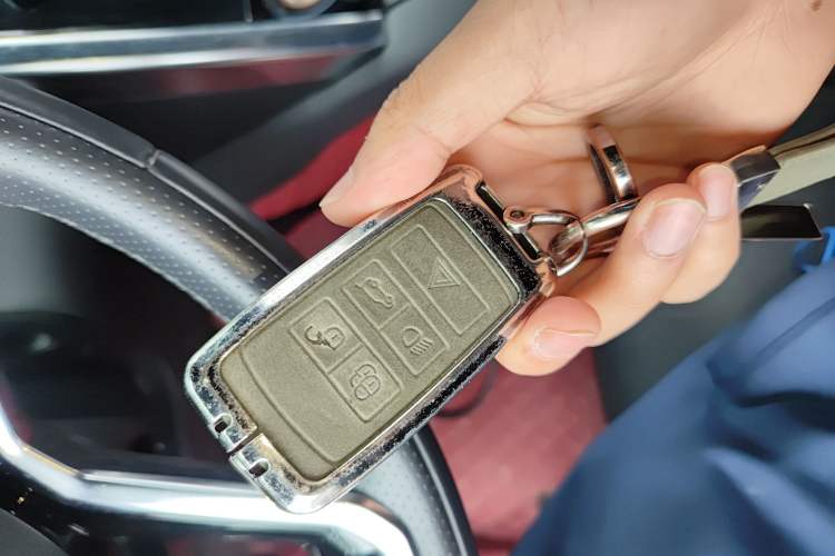 Used Land Rover Discovery Sport 2022 Revised Version 249 PS R-Dynamic S Performance Edition 5 Seats Vehicle Key