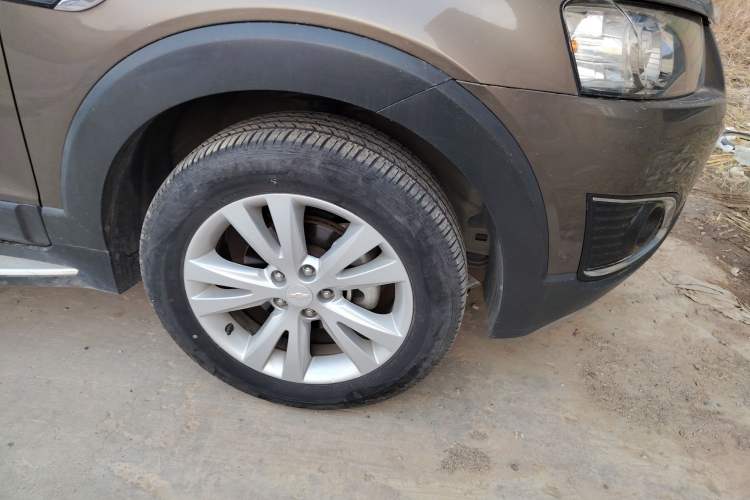 Used Chevrolet Captiva 2015 2.4L 4x4 Flagship Edition 7-Seater
