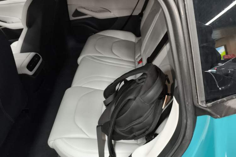 Used Xiaomi Auto SU7 2024 Four-Wheel Drive Ultra-Long Range Advanced Intelligent Driving Max Edition
