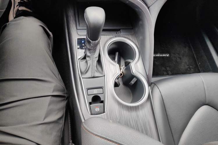 Used Toyota Camry 2021 2.0G Luxury Edition Gear Lever