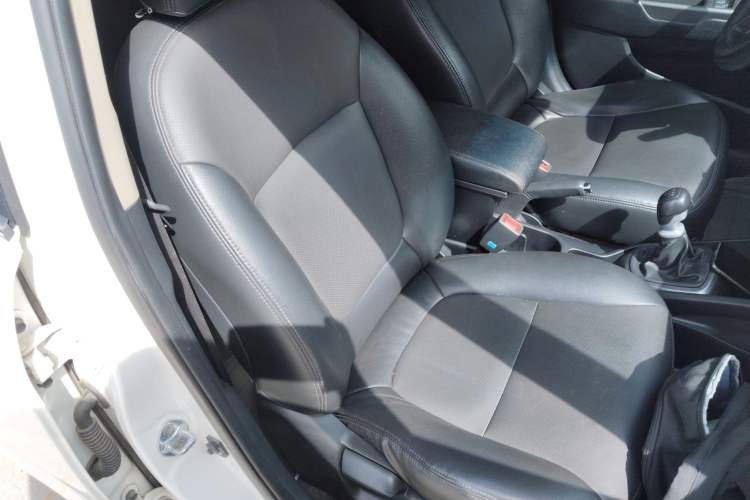 Used Kia K2 2012 Sedan 1.4L MT GLS Commemorative Edition Right Front Seat