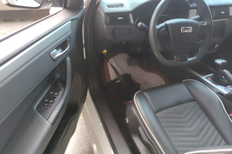 Used Qoros 3 2016 Hatchback 1.6L Automatic Zhiyue Model
