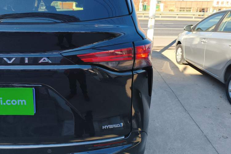 Used Toyota Granvia 2023 2.5L Hybrid Luxury Edition