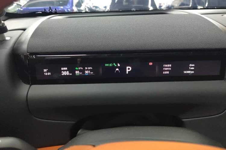 Used Geely Galaxy M9 2025 Model 210km Four-Wheel-Drive Leading Edition Instrument Cluster