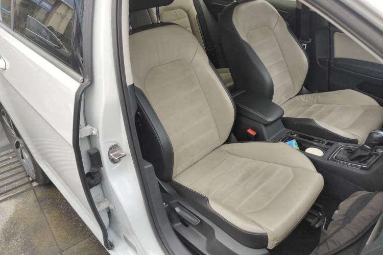 Used Volkswagen Golf 2017 230TSI Automatic Luxury Million-Vehicle Commemorative Edition