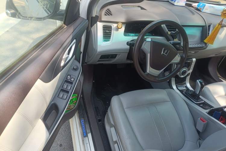 Used Luxgen 5 2014 Honor Navigation Edition 1.8T Automatic Luxury Model