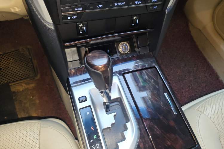 Used Toyota Camry 2015 2.0G Premier Edition
