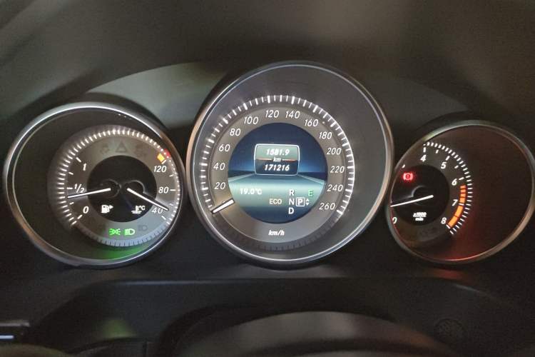 Used Mercedes-Benz E-Class 2015 E 260 L Sport & Fashion Model
