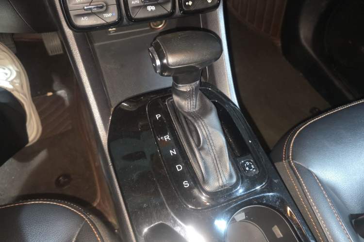 Used GAC Trumpchi GS3 2017 200T Automatic Luxury Edition Gear Lever