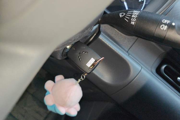 Used Wuling Hongguang New Energy 2025 Extended-Range Hybrid 50 km Utility Version Vehicle Key