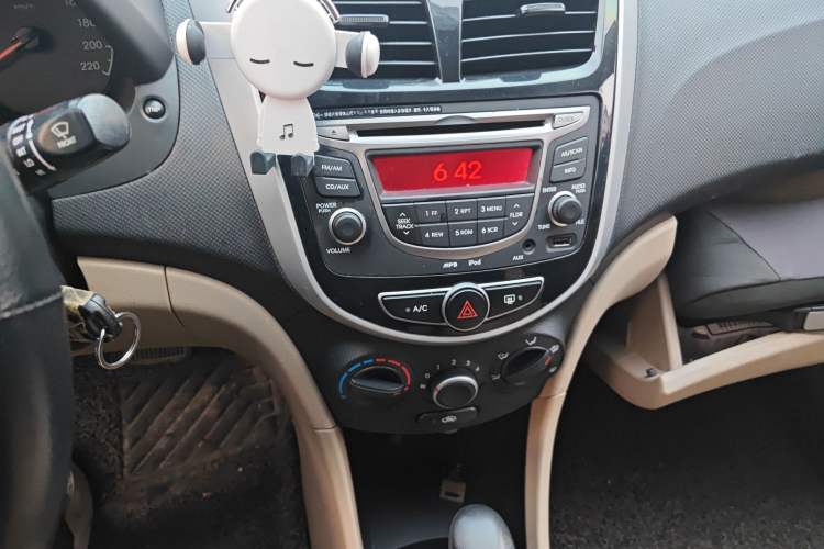 Used Hyundai Verna (older generation) 2014 1.4L Automatic Smart GLS Audio And AC Panel