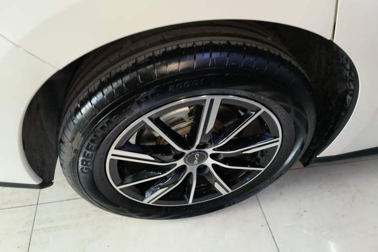 Used BYD Seal 06 New Energy 2024 DM-i 120KM Prestige Model Right Rear Wheel Hub