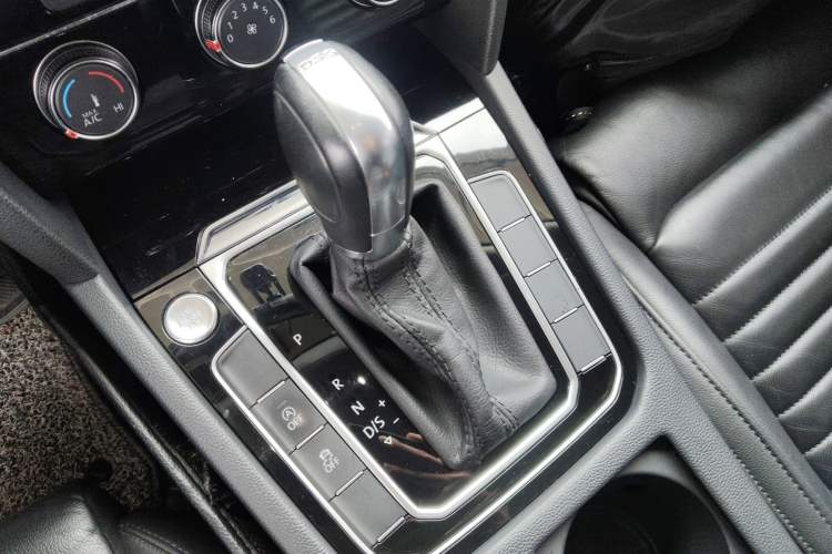 Used Volkswagen Magotan 2017 330TSI DSG Leading Model
