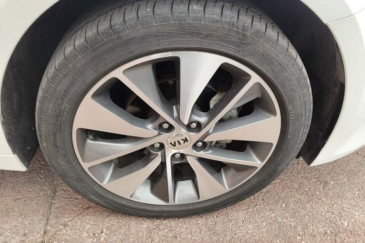 Used Kia K5 2016 2.0L Automatic LUX Right Front Wheel Hub