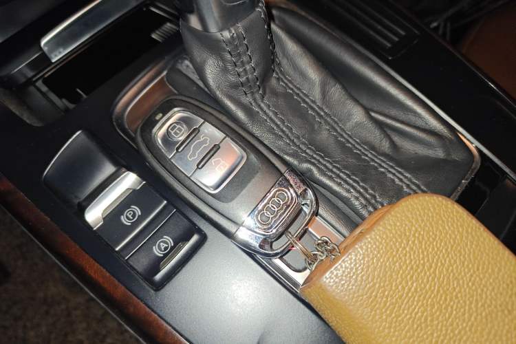 Used Audi A4L 2016 35 TFSI Automatic Comfort Model Interior 1