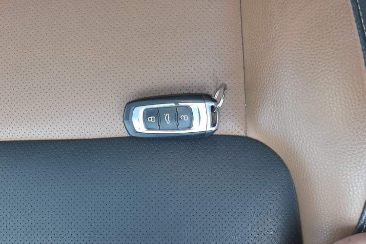 Used Geely Auto Vision X6 2016 1.3T CVT Flagship Model
