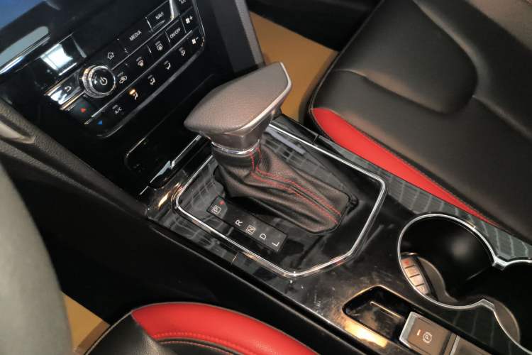 Used Venucia D60 2019 100 000 Honor 1.6L XL CVT Chenku Edition China VI Standard
