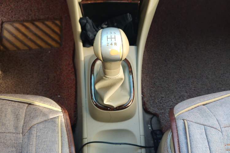 Used Nissan Sylphy 2012 Classic 1.6XE Manual Comfort Edition Gear Lever