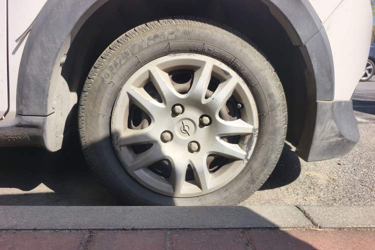 Used Haima Qubit 2012 1.3L Manual Cool Edition Right Front Wheel Hub