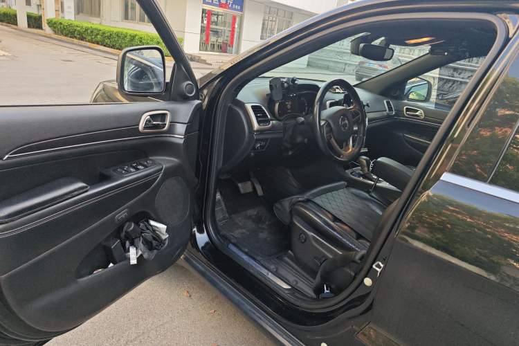 Used Jeep Grand Cherokee 2017 3.6L Elite Navigation Edition
