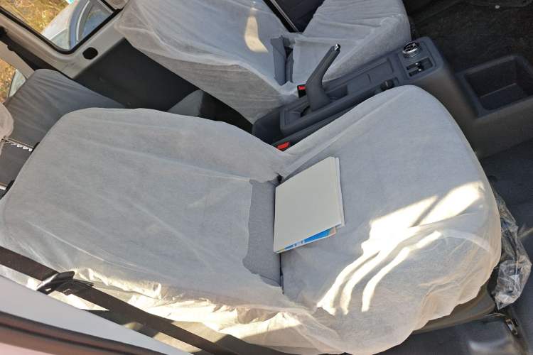 Used Wuling Yangguang 2024 300KM Comfort Version Passenger Van 75kW Right Front Seat