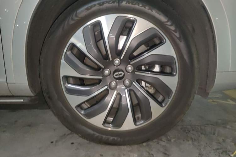 Used Hima AITO M7 2024 1.5T Intelligent Driving Rear-Drive Max Edition 5 Seats Right Front Wheel Hub