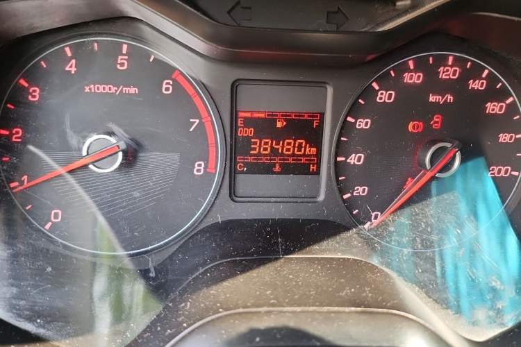 Used Baojun 310 2016 1.2L manual Comfort trim level Odometer Close Up