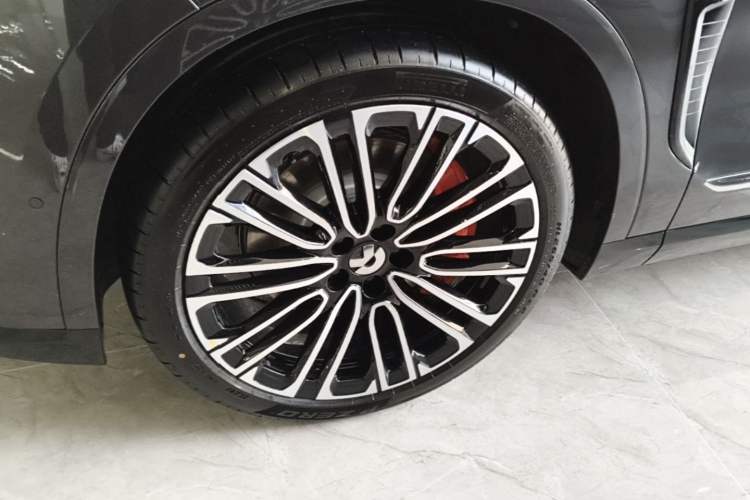 Used Nio ES8 2026 Model 6-seat Executive Signature Edition Left Front Wheel Hub