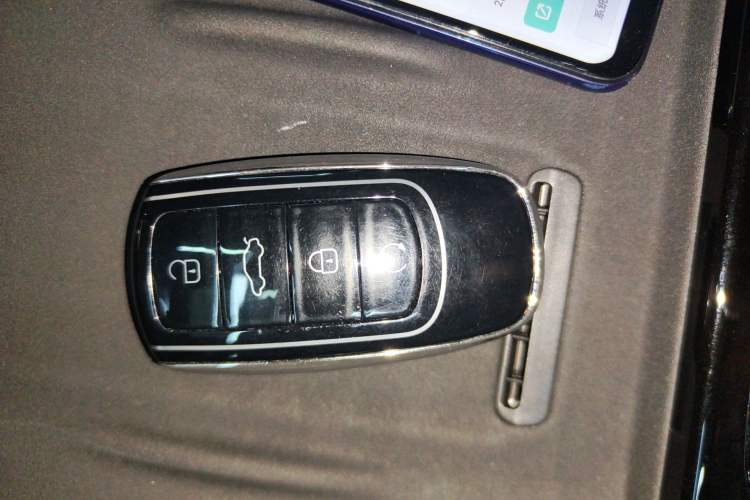 Used Chery Tiggo 8 L 2024 2.0T Two-Wheel Drive Prestige Version 5 Seats
