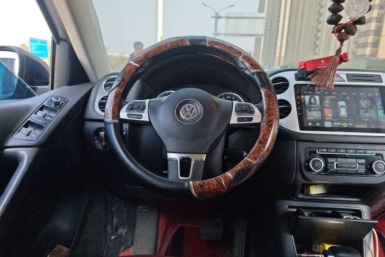 Used Volkswagen Tiguan 2010 2.0 TSI Automatic All-Wheel Drive Flagship Edition Steering Wheel