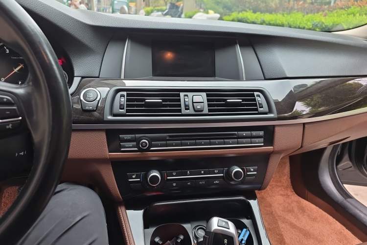 Used BMW 5 Series 2017 525Li Leading Model
