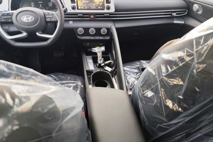 Used Hyundai Elantra 2023 1.5L CVT GLX Elite Edition Gear Lever