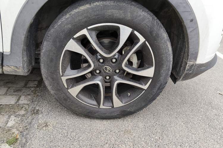 Used Soueast DX7 2015 1.5T Automatic Prestige Model Right Front Wheel Hub