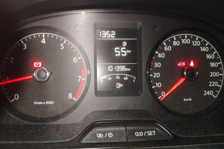 Used Volkswagen Gran Lavida 2013 1.6L Manual Fashion Model Instrument Cluster