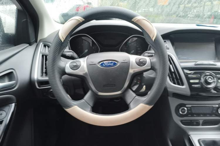 Used Ford Focus 2012 Sedan 1.6L Manual Fashion Edition
